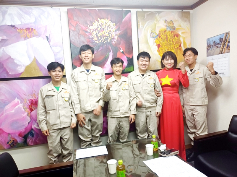 L&Atilde;NH ĐẠO CTY THĂM TTS ĐANG L&Agrave;M VIỆC TẠI NHẬT BẢN