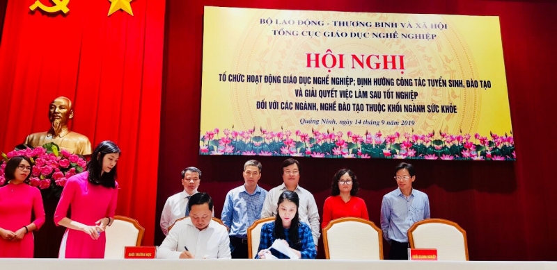 K&yacute; kết giới thiệu lao động Quảng Ninh đi l&agrave;m việc ngo&agrave;i nước