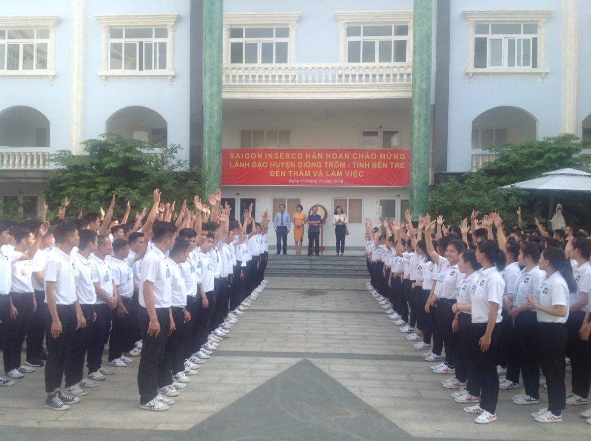 Công ty Saigon Inserco Chào Mừng Lãnh Đạo Huyện Giồng Trôm, Bến Tre Đến Thăm Trường