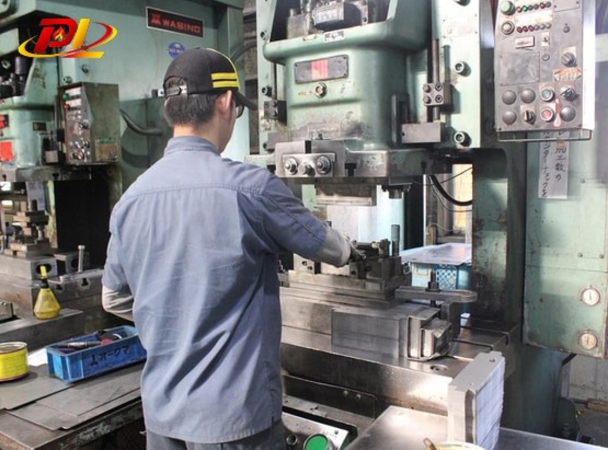 Tuyển Nam Gia C&ocirc;ng V&agrave; Vận H&agrave;nh D&acirc;y Truyền Sản Xuất Tại Tochigi